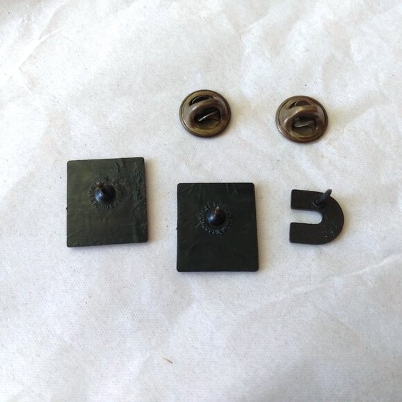 Cummins and Caterpillar Lapel Pins Lot of 3 Truck Engine Machinery Collectibles - Picture 5 of 9